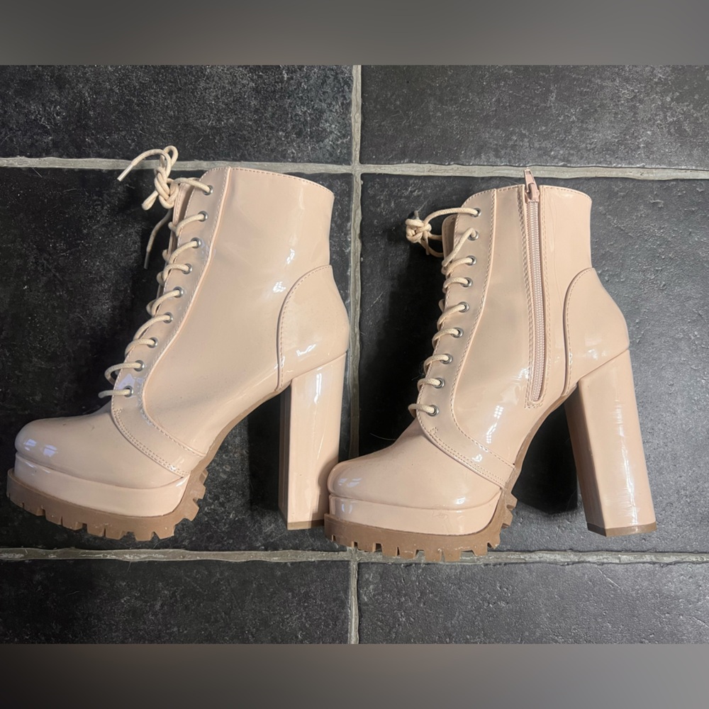 Block heel ankle booties